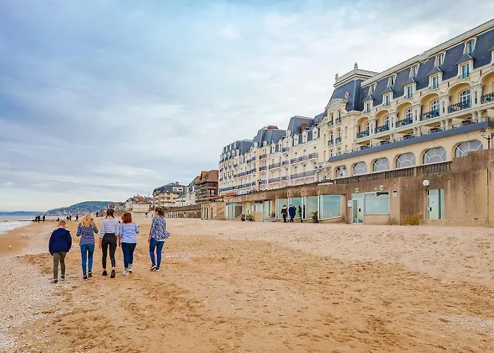 Apartment Spacieux Refait A Neuf - 4 Pers - Vue Sur L'hippodrome Cabourg