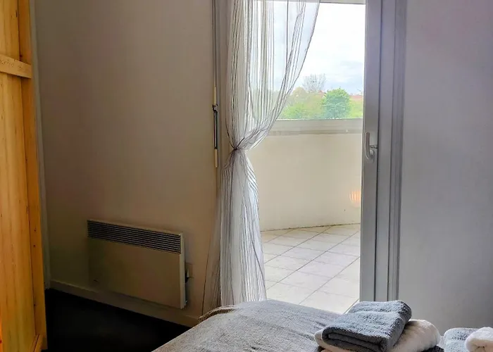 Apartment Spacieux Refait A Neuf - 4 Pers - Vue Sur L'hippodrome *