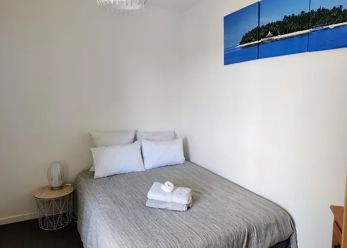 Apartment Spacieux Refait A Neuf - 4 Pers - Vue Sur L'hippodrome *