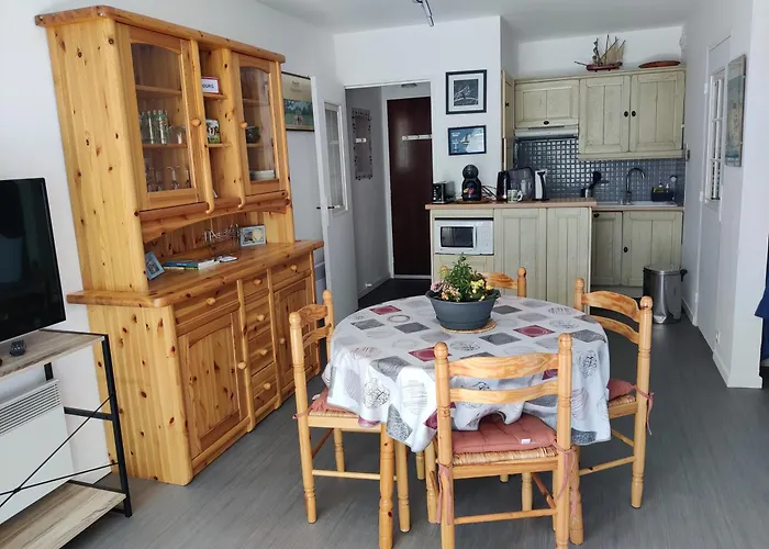 Apartment Spacieux Refait A Neuf - 4 Pers - Vue Sur L'hippodrome *